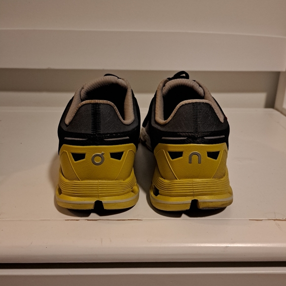 ON Men's Cloudflyer Running Sneaker Shoes, Grey/Lime - Picture 2 of 3